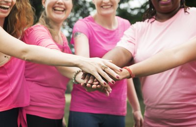 Outubro Rosa também é a oportunidade de cuidar da saúde feminina de modo geral