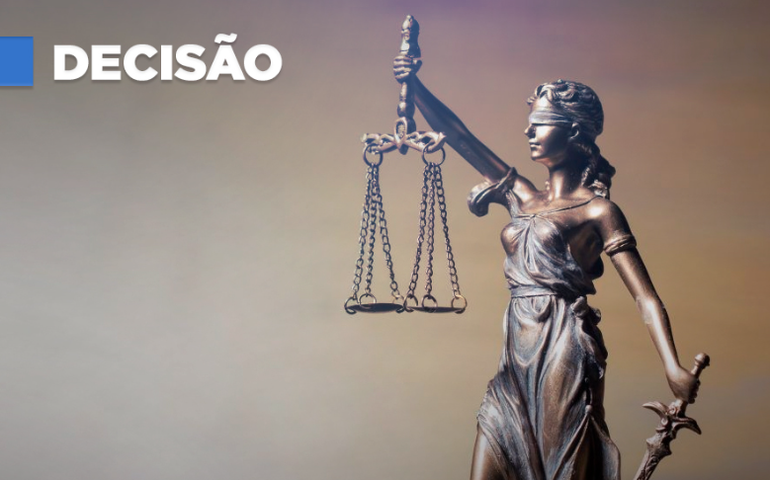Homem acusado de homicídio em 1997 é absolvido; vítima compareceu à audiência
