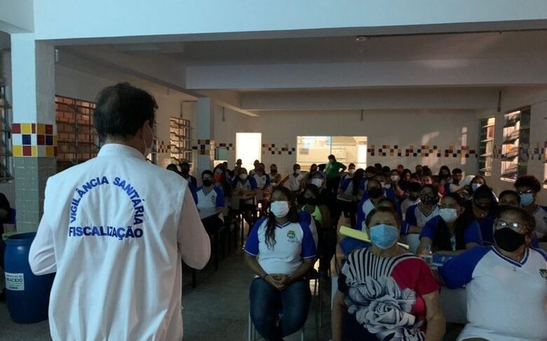 Técnicos da Vigilância Sanitária desenvolvem ação educativa em escola municipal