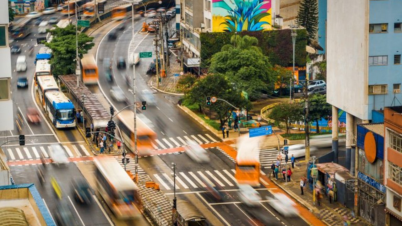 Eleitores enfrentam problemas no transporte público neste domingo de eleição