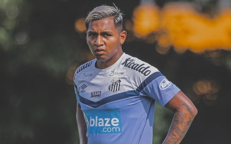 Sem jogar há três meses, colombiano Morelos quer estrear no Santos contra o Cruzeiro