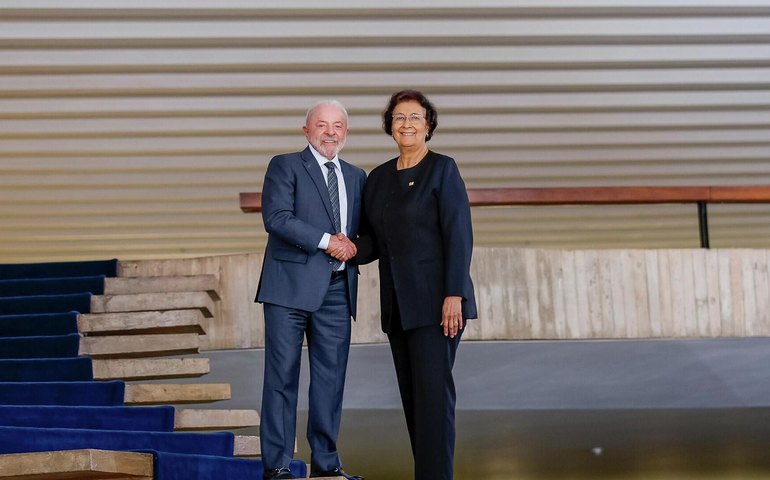 Lula e presidente do Suriname fecham acordos com foco em segurança, energia e comércio