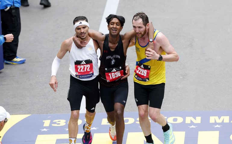 Brasileiro vira manchete por ato de empatia na Maratona de Boston