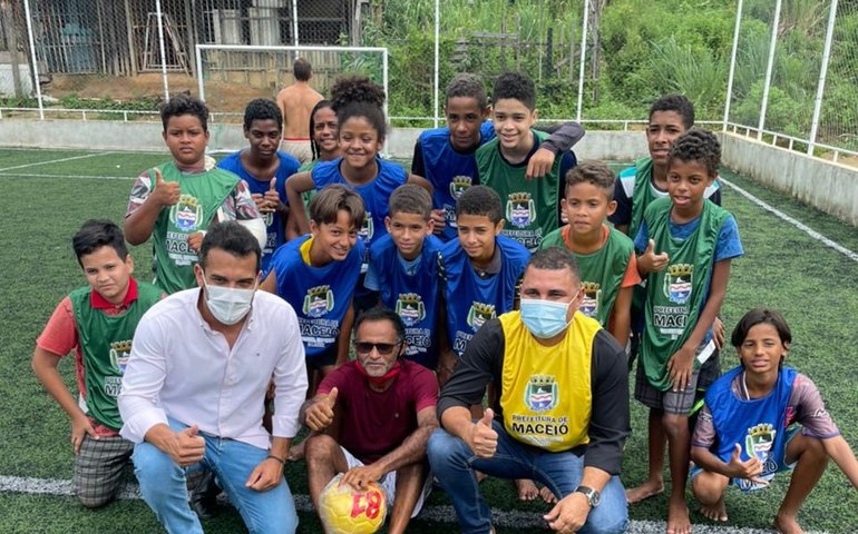 Pilar encerra mês das crianças com novo passeio a parque aquático