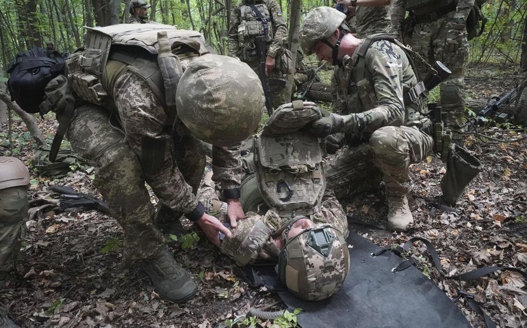 Tropas ucranianas cercadas em Sumy foram abandonadas pelo comando, dizem fontes russas