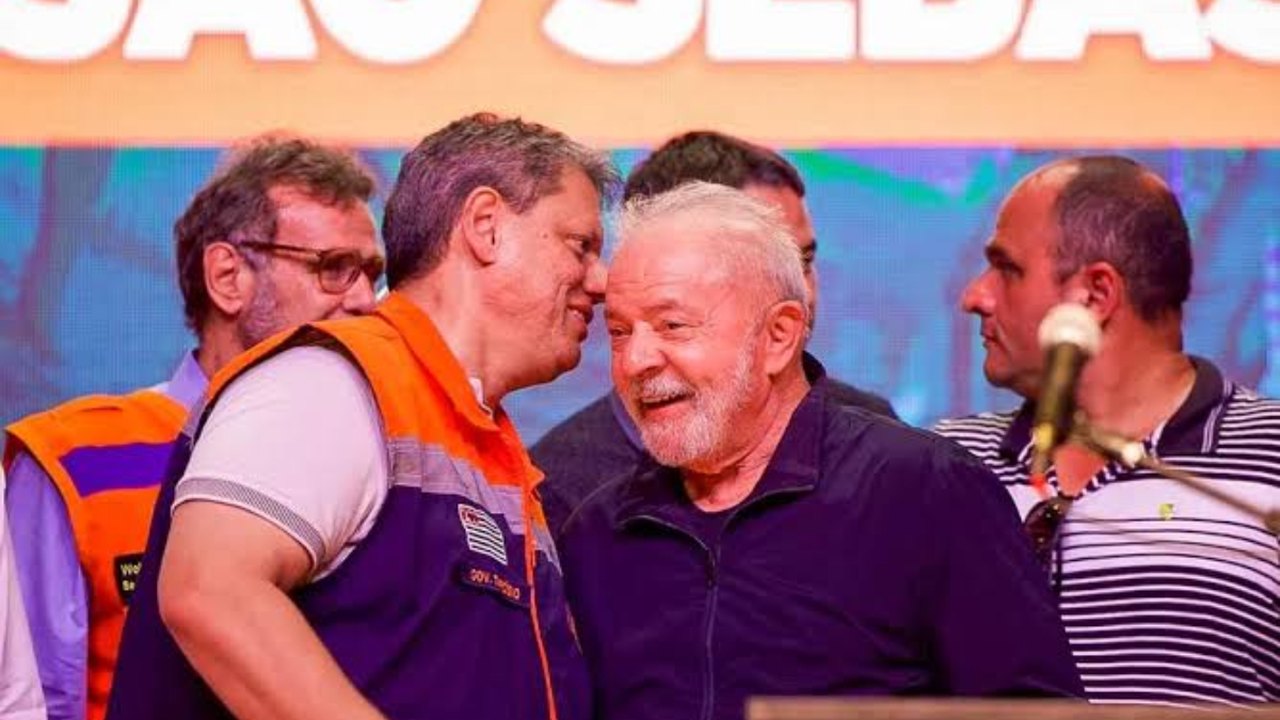 Parceria de Lula e Tarcísio vira munição para petistas e bolsonaristas