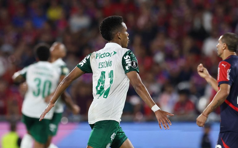 Palmeiras bate Cerro e se classifica na Libertadores com gols de Estêvão e Vitor Roque