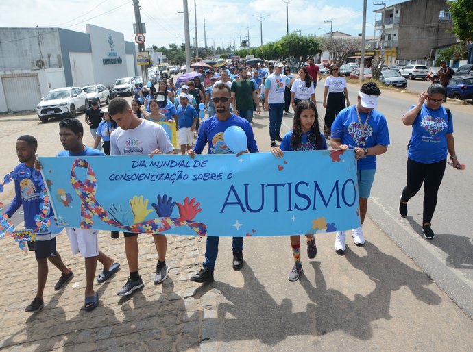 Coruripe se une em caminhada pela conscientização do autismo: informação gera empatia, empatia gera respeito!