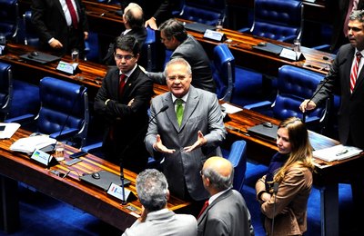 Renan ameaça deixar liderança do PMDB no Senado caso governo insista em aprovar Reforma Trabalhista