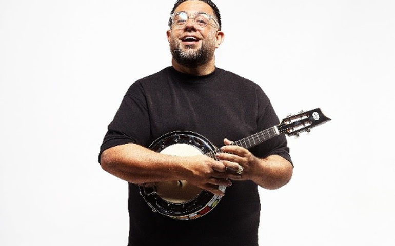 Pezinho apresenta mais uma edição do projeto “Pagode do Pezinho” no Templo Bar, em SP