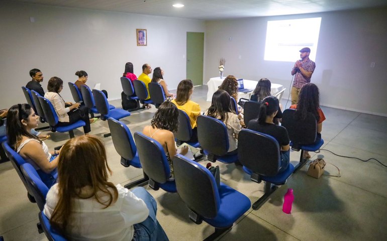 Prefeitura promove ciclo de capacitações aos profissionais da Assistência Social
