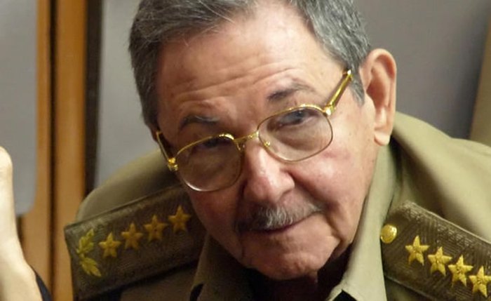 Raúl Castro é reeleito e confirma transição política em Cuba