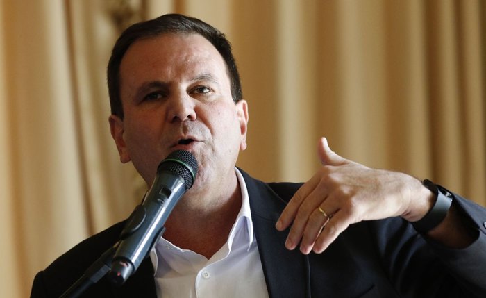 Eduardo Paes diz que carnaval movimenta R$ 4 bilhões na economia do Rio de Janeiro Eduardo Paes diz que carnaval movimenta R$ 4 bilhões na economia do Rio de Janeiro