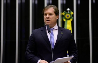 Projeto de Marx assegura provadores adaptados para cadeirantes em lojas de roupa