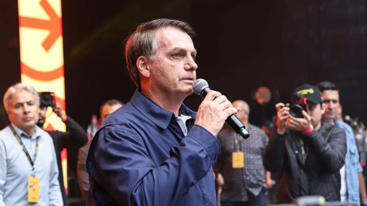 Bolsonaro discursa e vai às lágrimas no Estádio Mané Garrincha ao receber a força dos Brasileiros!
