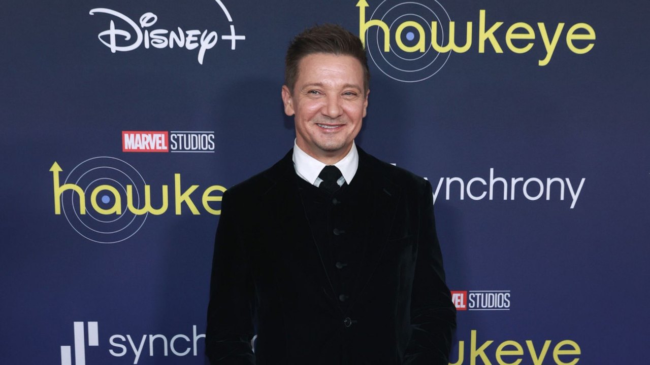 Com lesões no tórax e perna após acidente, ator Jeremy Renner passa por cirurgia