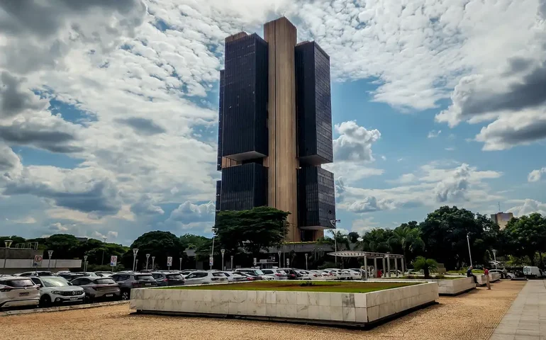 Juros subiram para famílias e empresas em janeiro, mostra BC