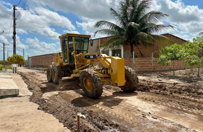 Prefeitura de Campo Alegre inicia a pavimentação da Rua Manoel Dantas no Povoado Chã da Imbira