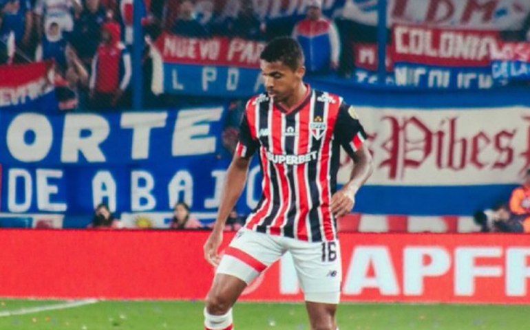 Luiz Gustavo é liberado pelo departamento médico e vira reforço para o meio-campo do São Paulo