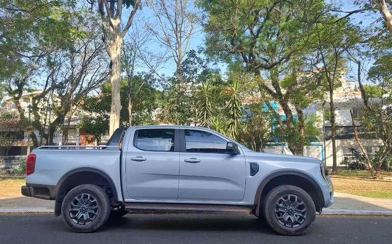 Ford Ranger Black 2026 mostra equilíbrio entre robustez e eficiência