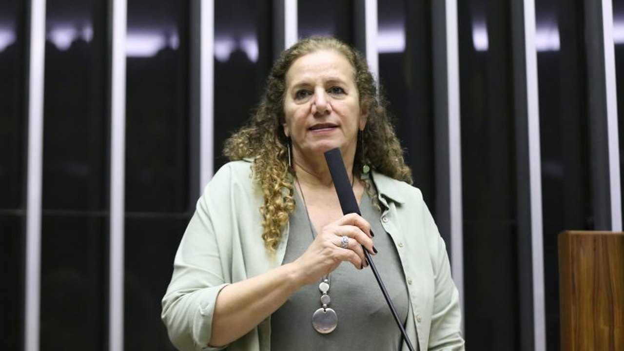 Jandira Feghali pede análise de cassação de Flávio Bolsonaro no Conselho de Ética