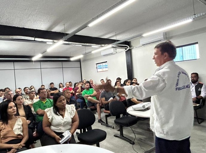 Vigilância Sanitária promove palestra sobre boas práticas no comércio de bebidas