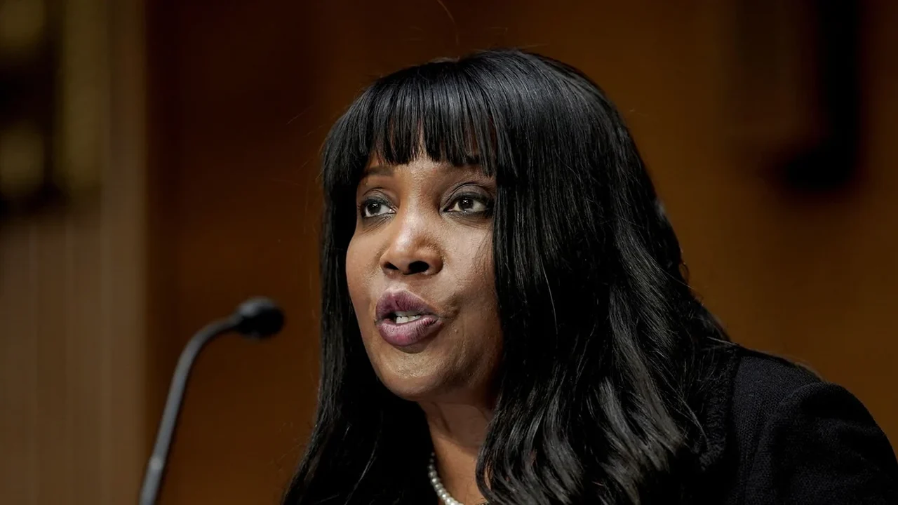 Lisa Cook processa Trump por tentativa de demiti-la do BC dos EUA