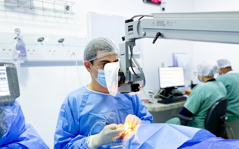 Pacientes de Satuba passam por cirurgia de catarata no Hospital da Cidade