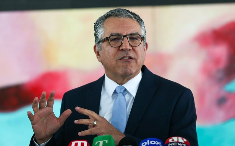 'Ministério da Saúde e Anvisa estabelecem prioridade absoluta' para estudo com medicamento da UFRJ para lesão medular, diz Padilha