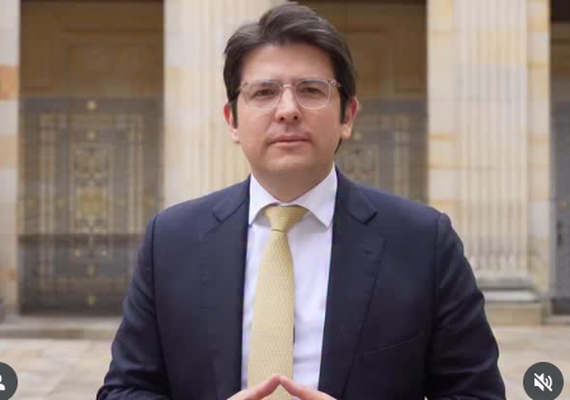 Após atentado, pré-candidato à presidência da Colômbia segue na UTI