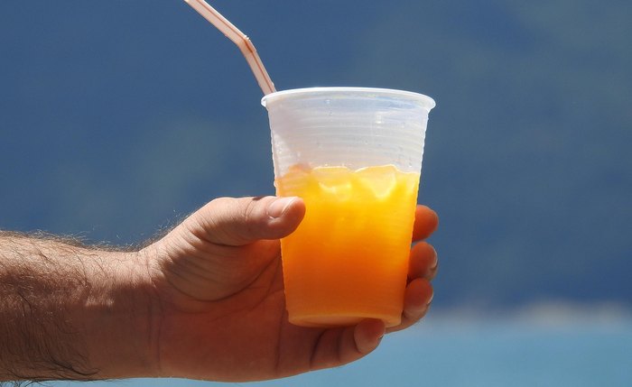 Hidrate-se, evite o sol nos horários mais quentes e fique atento aos alertas oficiais