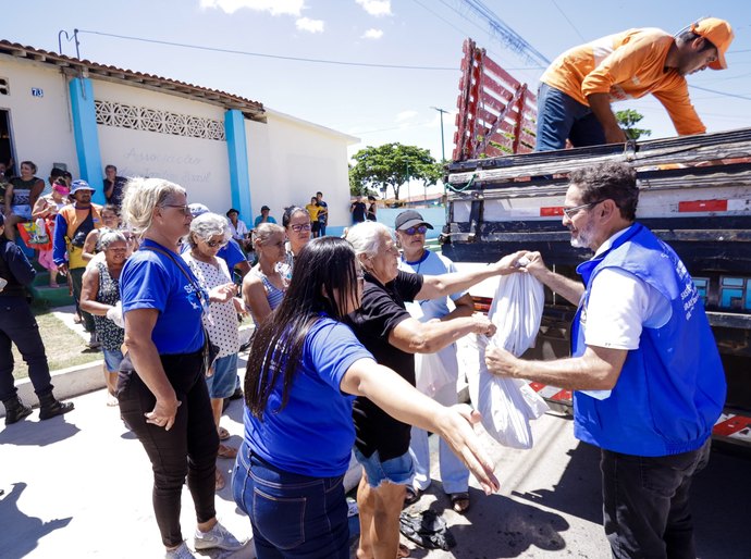 Prefeitura continua entrega de peixes em bairros de Palmeira dos Índios