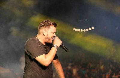 Rai Ramalho faz show no palco principal do Bom Jesus de Penedo 2019