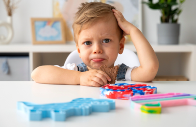 Veja lista de comportamentos das crianças que parecem estranhos, mas são normais para o desenvolvimento