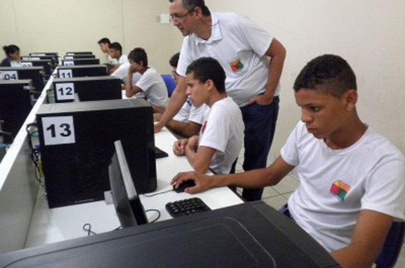 Curso de informática capacita jovens para o mercado de trabalho