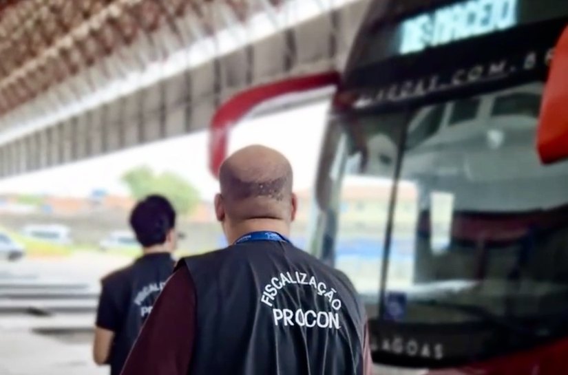 Procon Maceió fiscaliza empresas de ônibus interestaduais no Terminal Rodoviário da capital