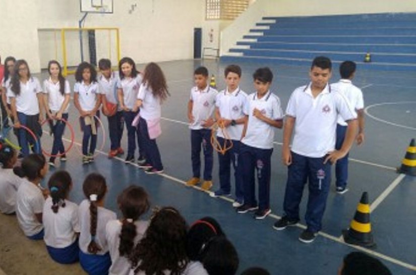 Estudantes realizam projeto escolar com crianças do Lar São Domingo