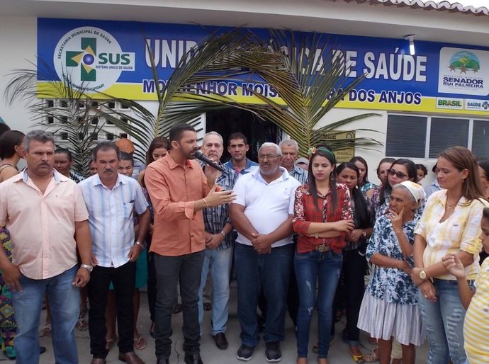 Senador Rui Palmeira: prefeito entrega novo veículo para uso da saúde