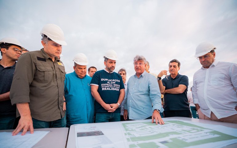 Paulo Dantas assina Ordem de Serviço para inicio das obras do Hospital Metropolitano do Agreste
