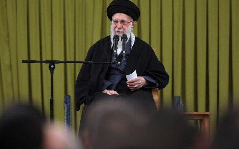 Quatro membros da família de Khamenei morrem em ataques dos EUA e Israel, diz mídia iraniana