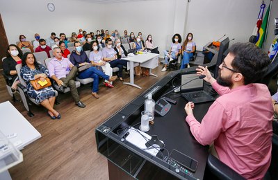 Pretendentes a adoção aprendem sobre aspectos jurídicos e psicológicos em curso do Judiciário