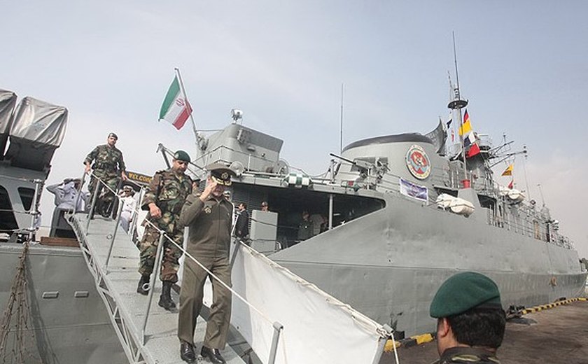 Navios de guerra do Irã atracam em porto brasileiro