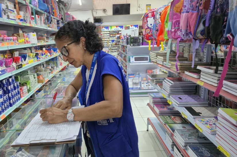 Procon Alagoas realiza pesquisa de preços para a volta às aulas