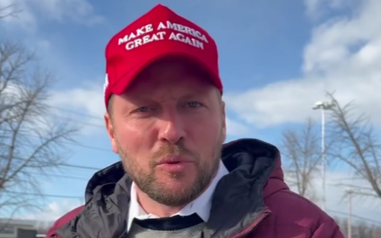 Deputado do RS fica 5h em fila e não consegue entrar em comício de Trump