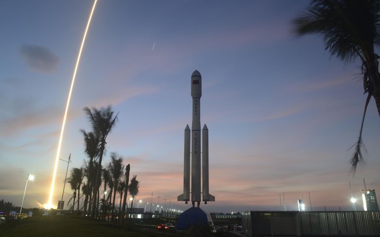 China avança para a Lua: teste do Longa Marcha-10 impulsiona planos de base lunar e missão tripulada