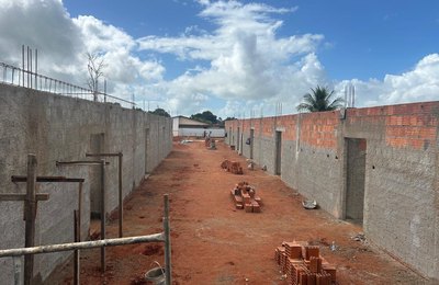 Obra da nova Escola Ludugério Amâncio avança e amplia investimentos da prefeitura na comunidade Santo Antônio
