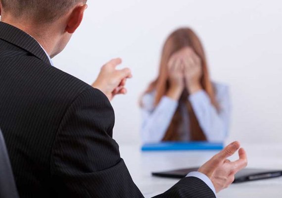 Consultora humilhada em público por ter ajuizado ação será indenizada