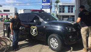 polícia no instituto de identificação