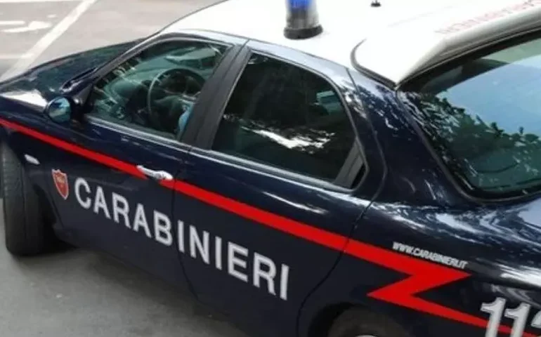 Homem é preso na Itália após torturar namorada por 10 dias