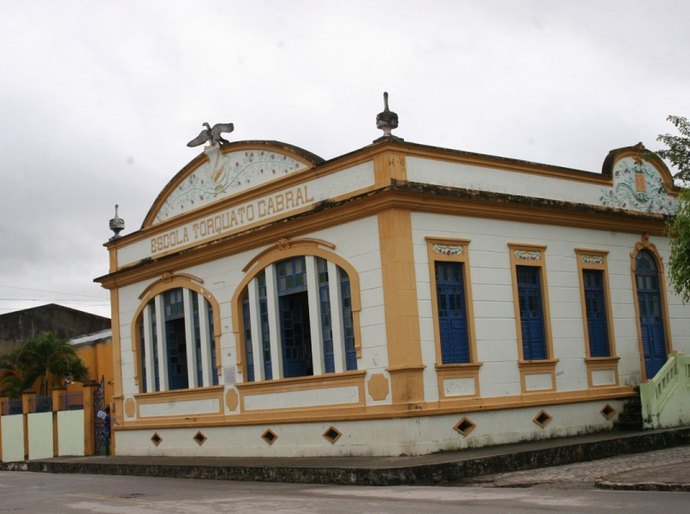 Pioneiras: Escolas Estaduais Oliveira e Silva e Torquato Cabral são referências do Pilar e Capela